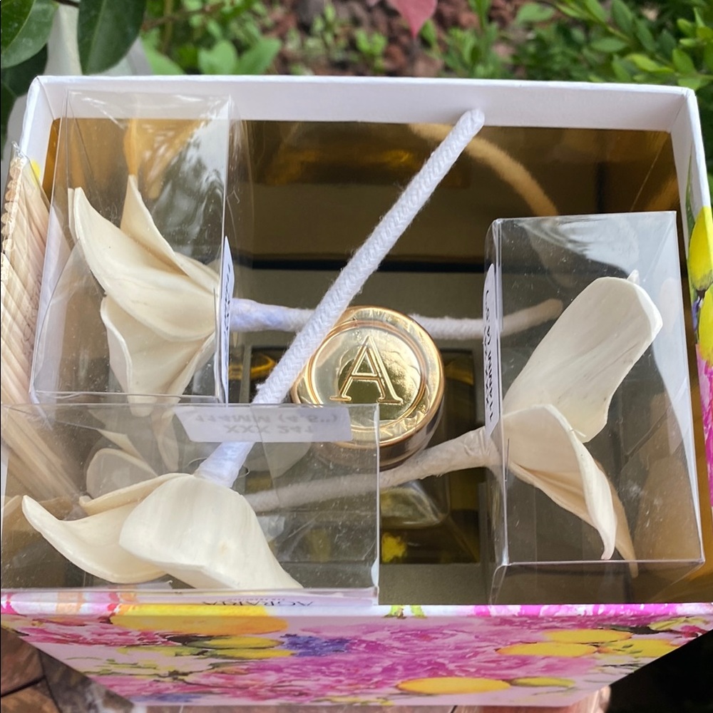 Monique Lhuillier Citrus Limone AirEssence Diffuser - opened box - Picture 8 of 14